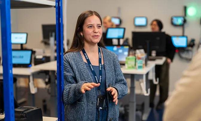 Medarbetare i Axfoods tekniklabb